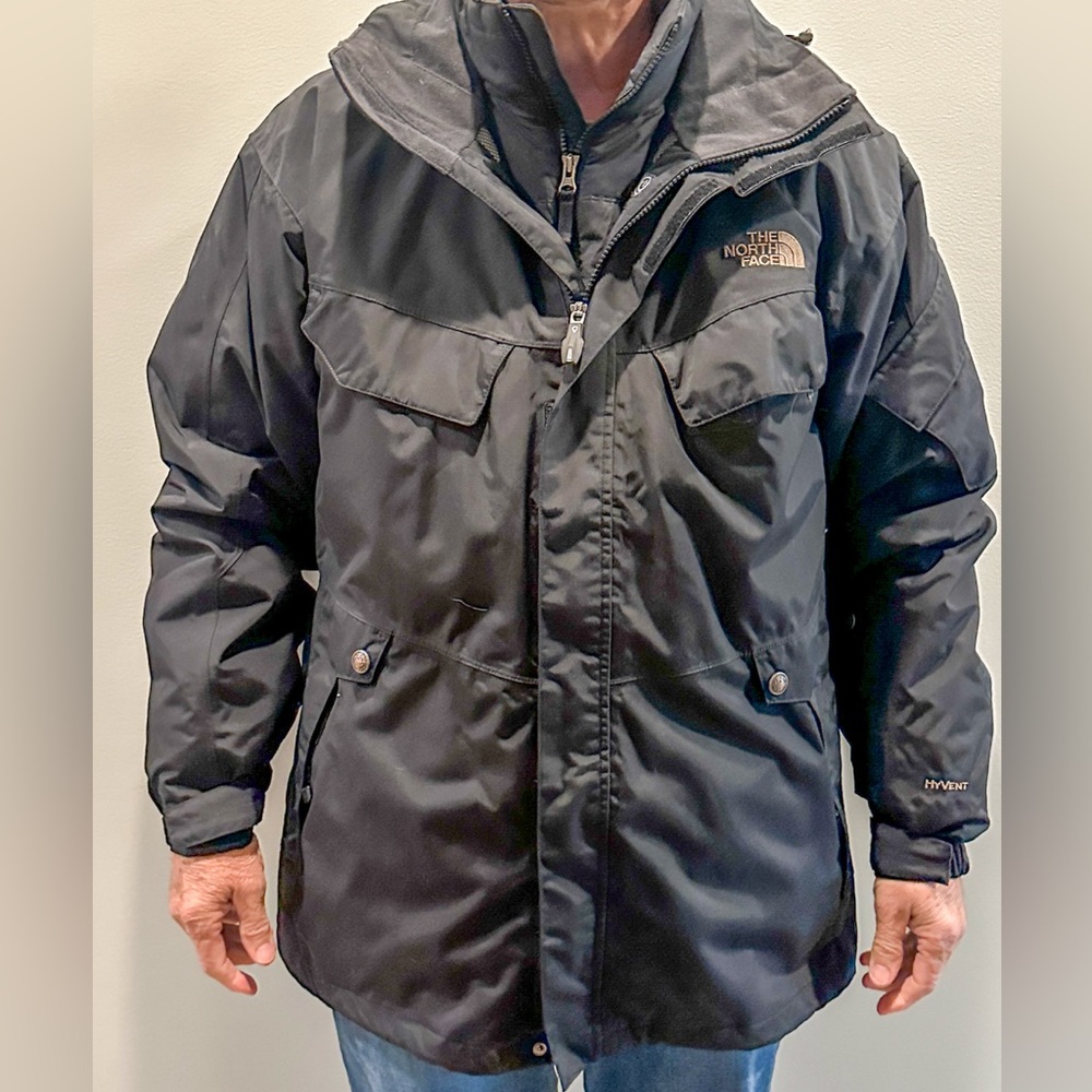 The North Face Men’s Waterproof Winter Coat, detachable insert & Hood, L, Black